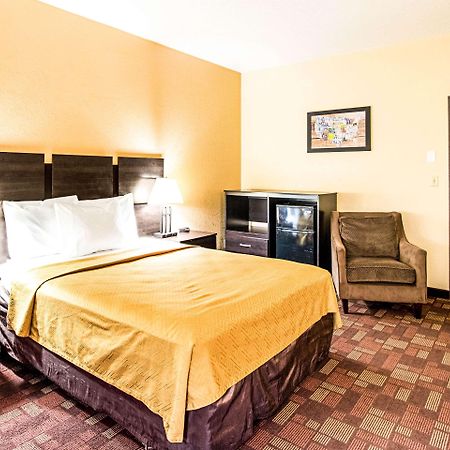Econo Lodge Watertown Eksteriør bilde