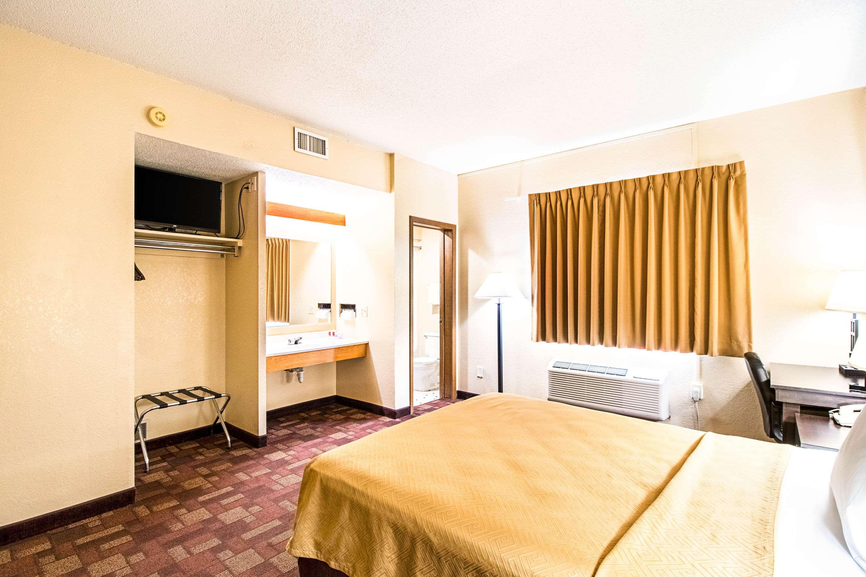 Econo Lodge Watertown Eksteriør bilde