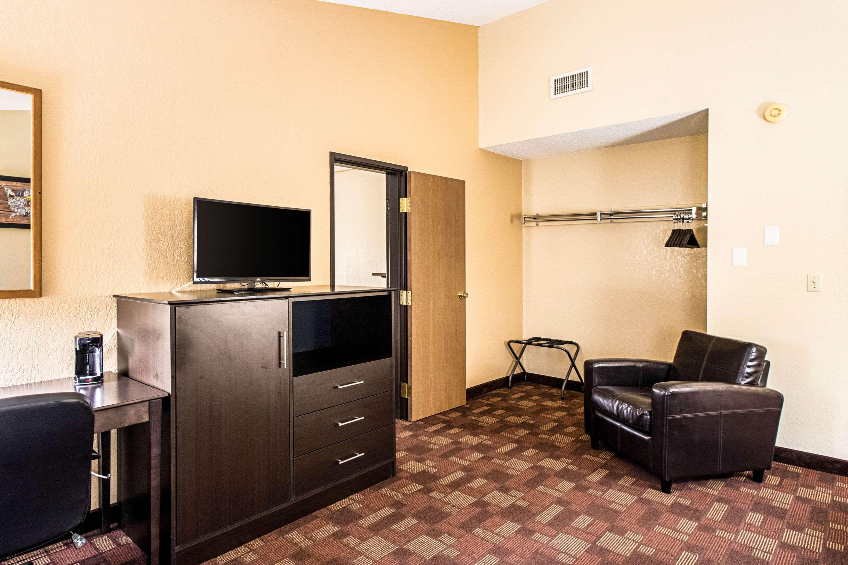 Econo Lodge Watertown Eksteriør bilde