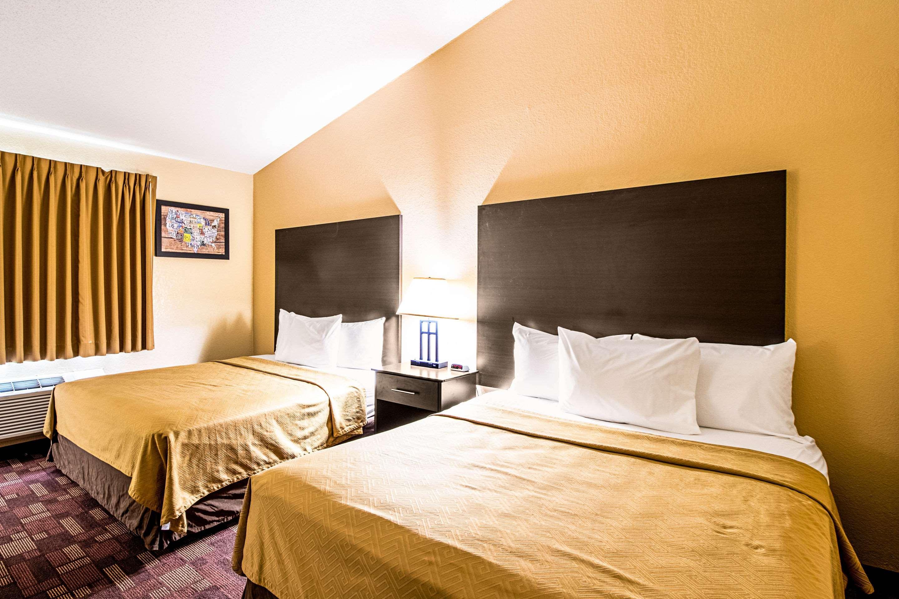 Econo Lodge Watertown Eksteriør bilde