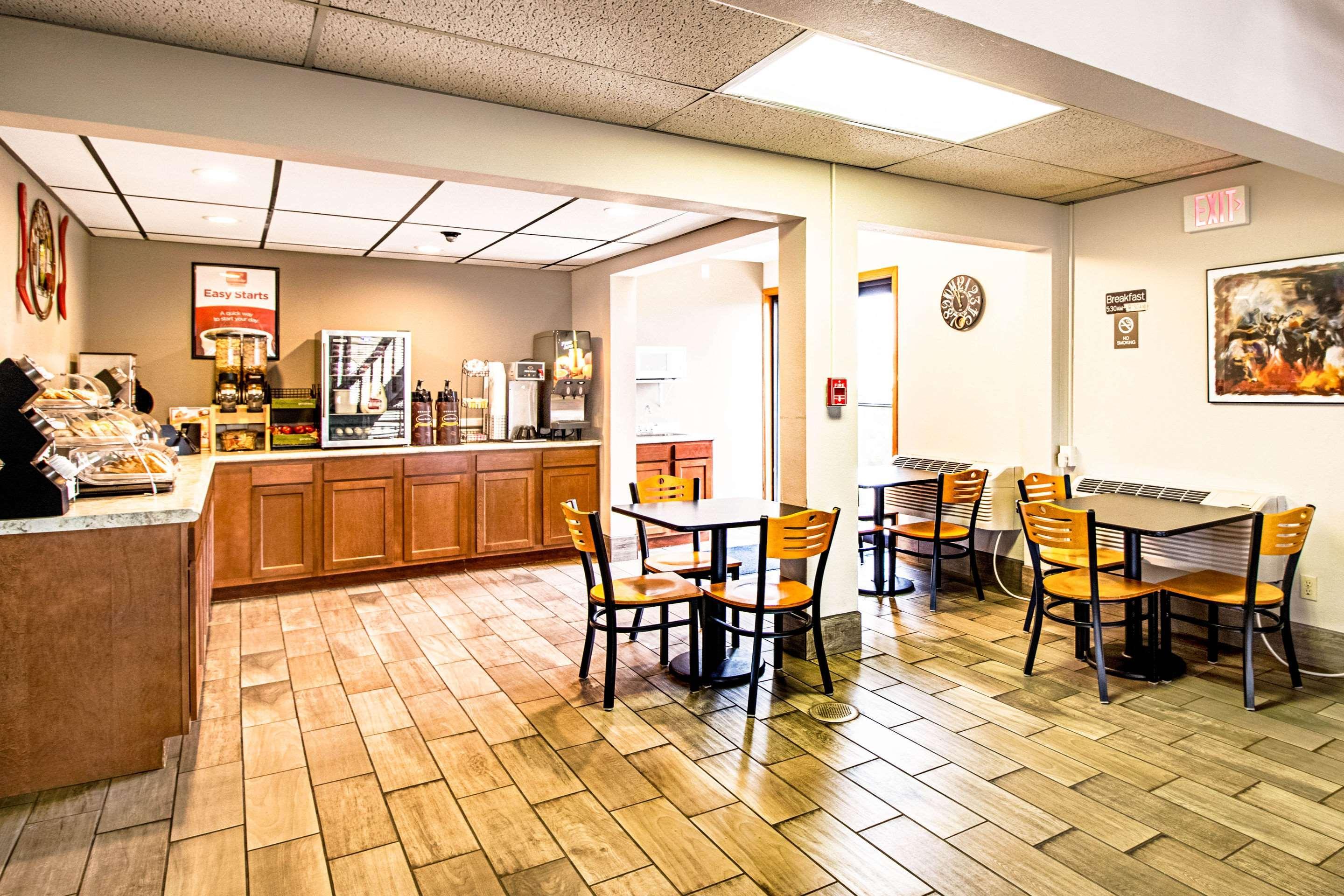 Econo Lodge Watertown Eksteriør bilde