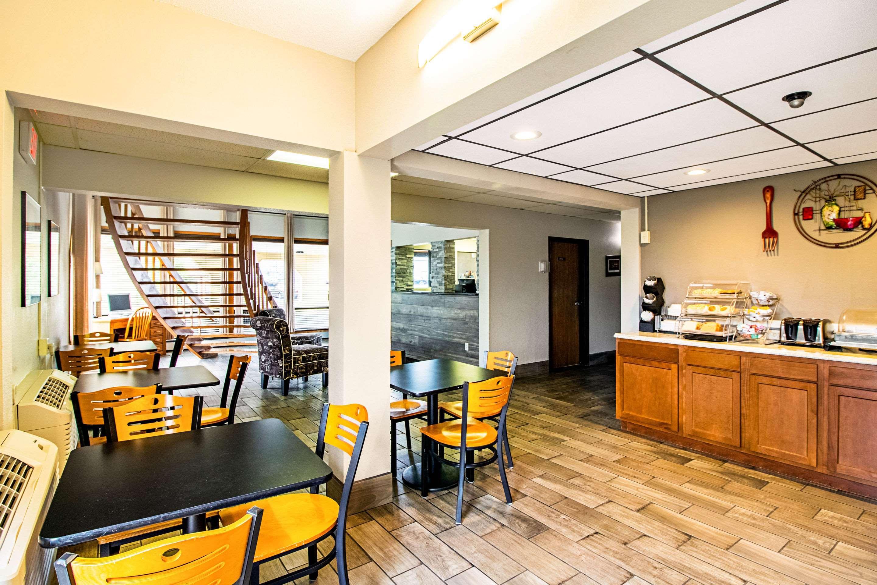 Econo Lodge Watertown Eksteriør bilde