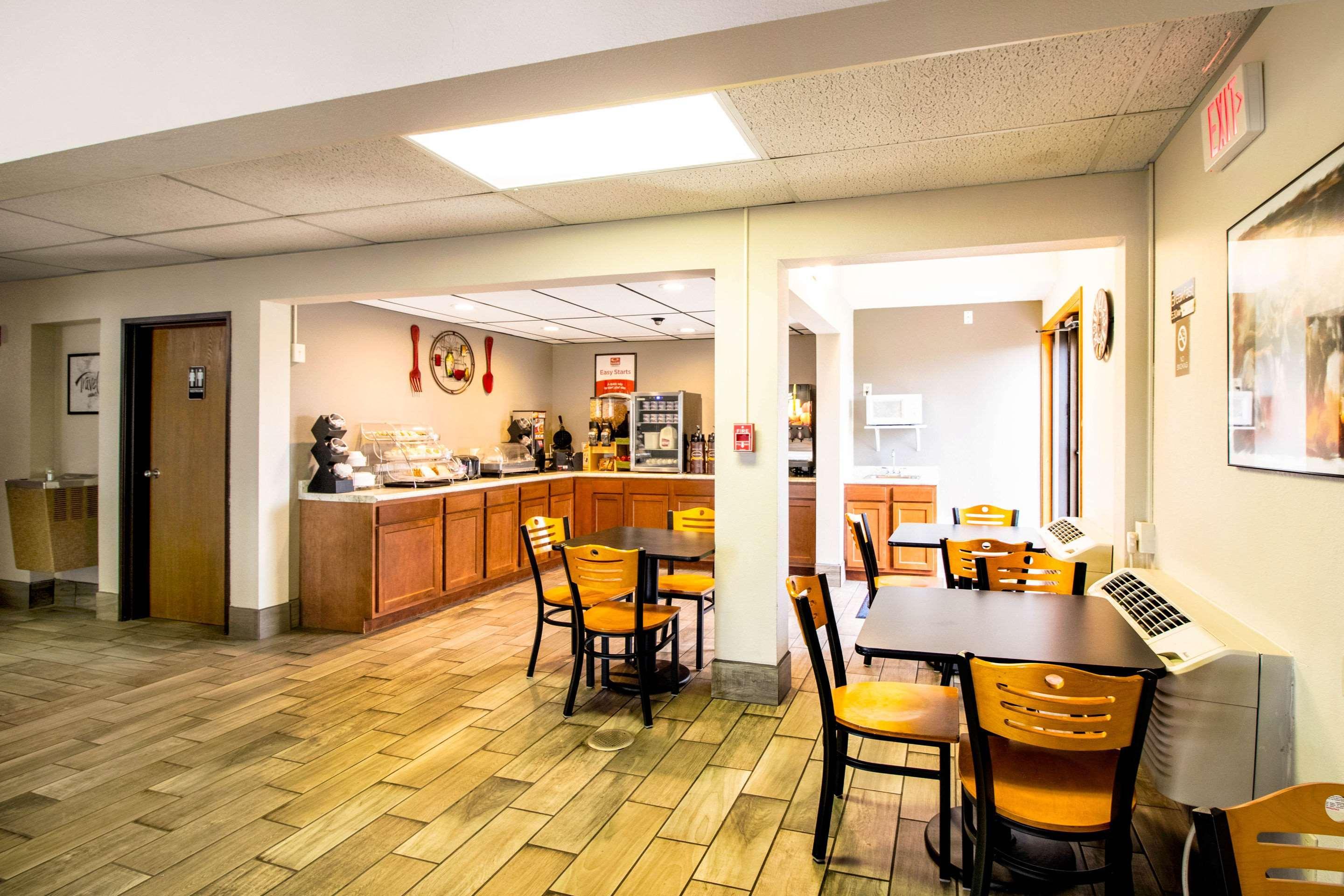 Econo Lodge Watertown Eksteriør bilde