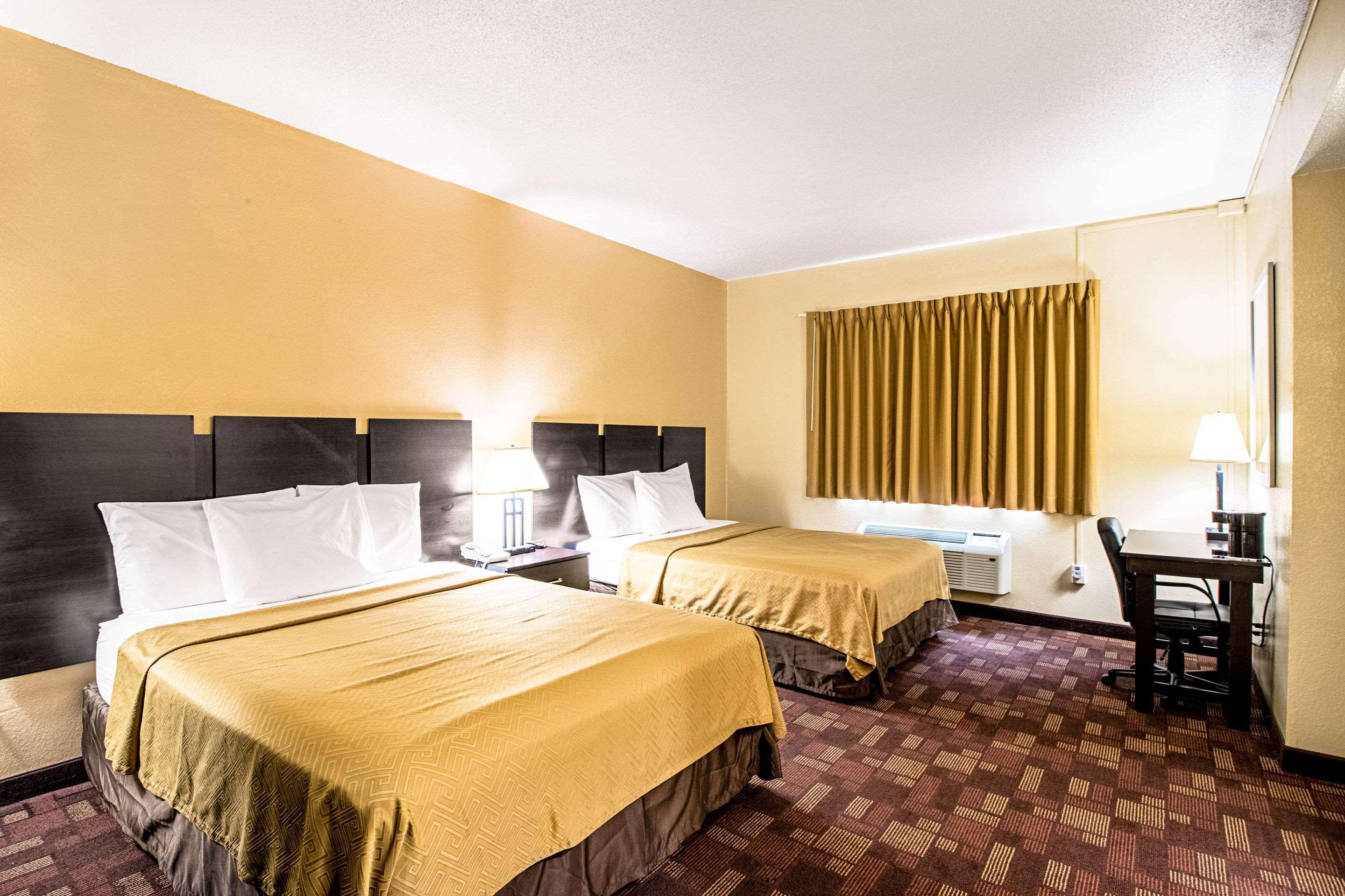 Econo Lodge Watertown Eksteriør bilde