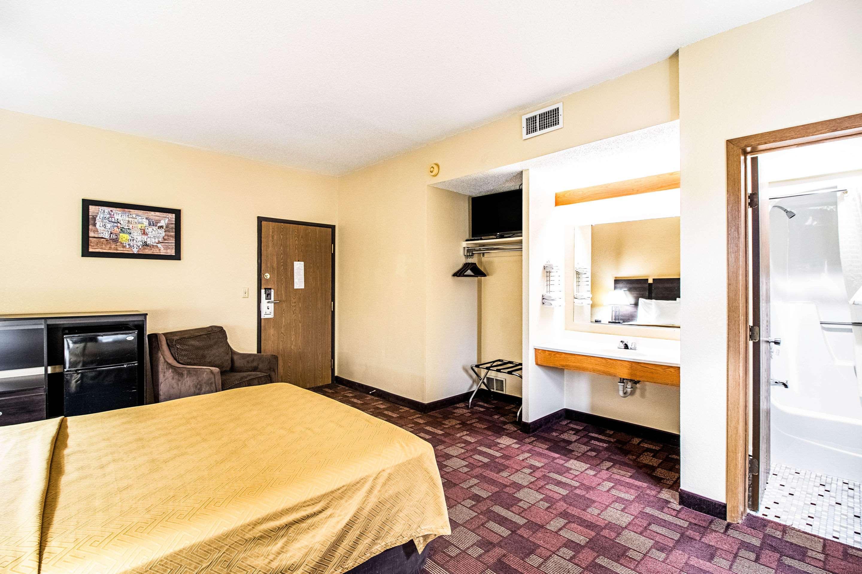 Econo Lodge Watertown Eksteriør bilde