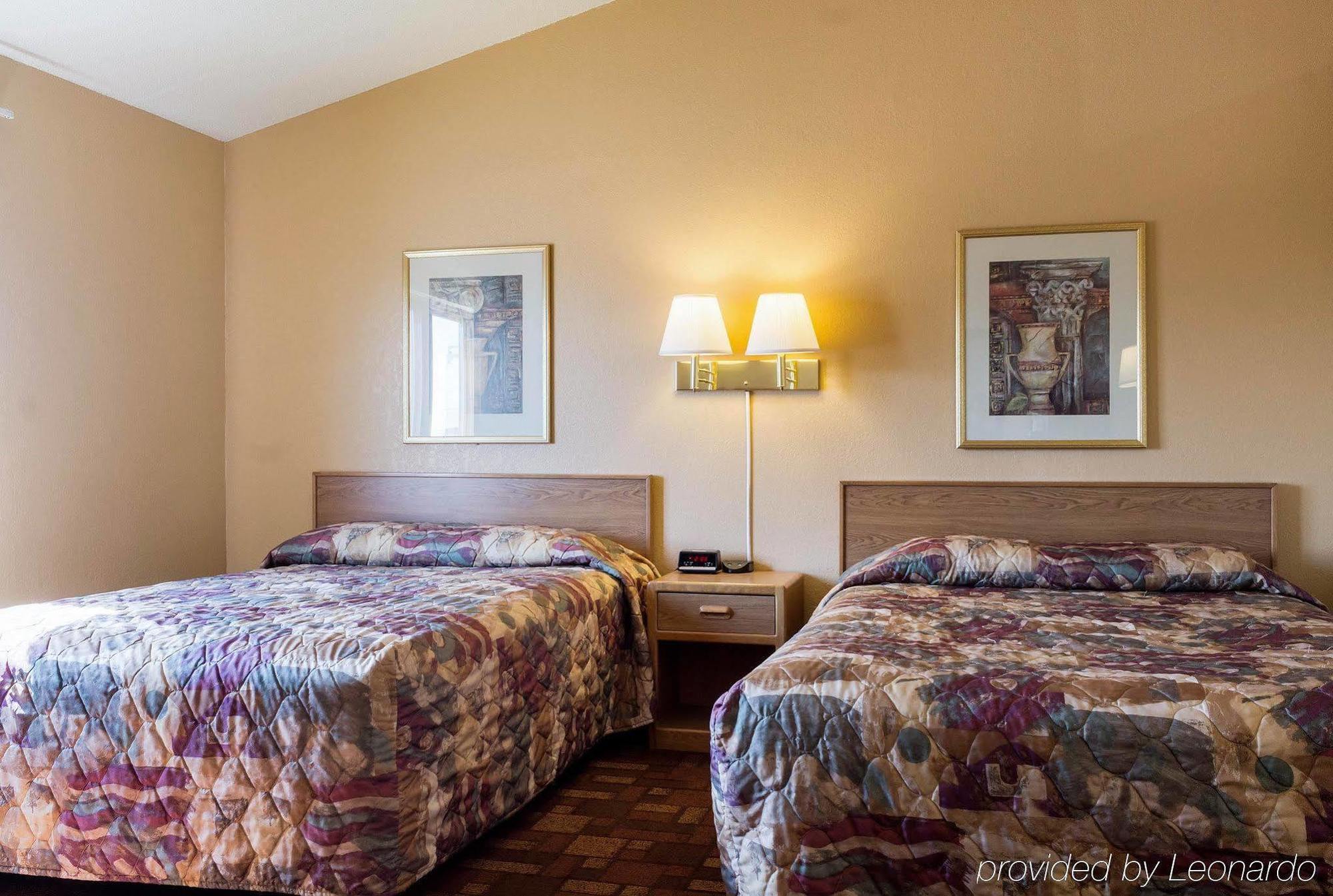 Econo Lodge Watertown Eksteriør bilde
