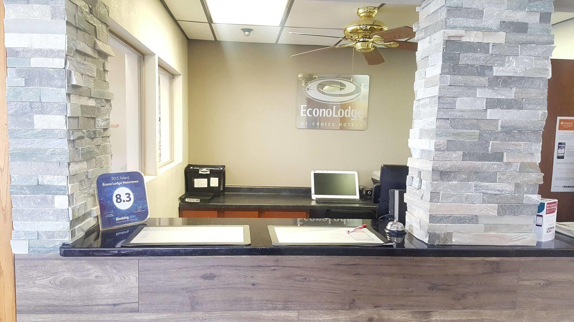 Econo Lodge Watertown Eksteriør bilde