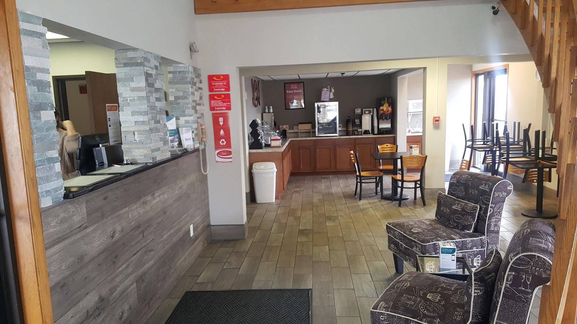 Econo Lodge Watertown Eksteriør bilde